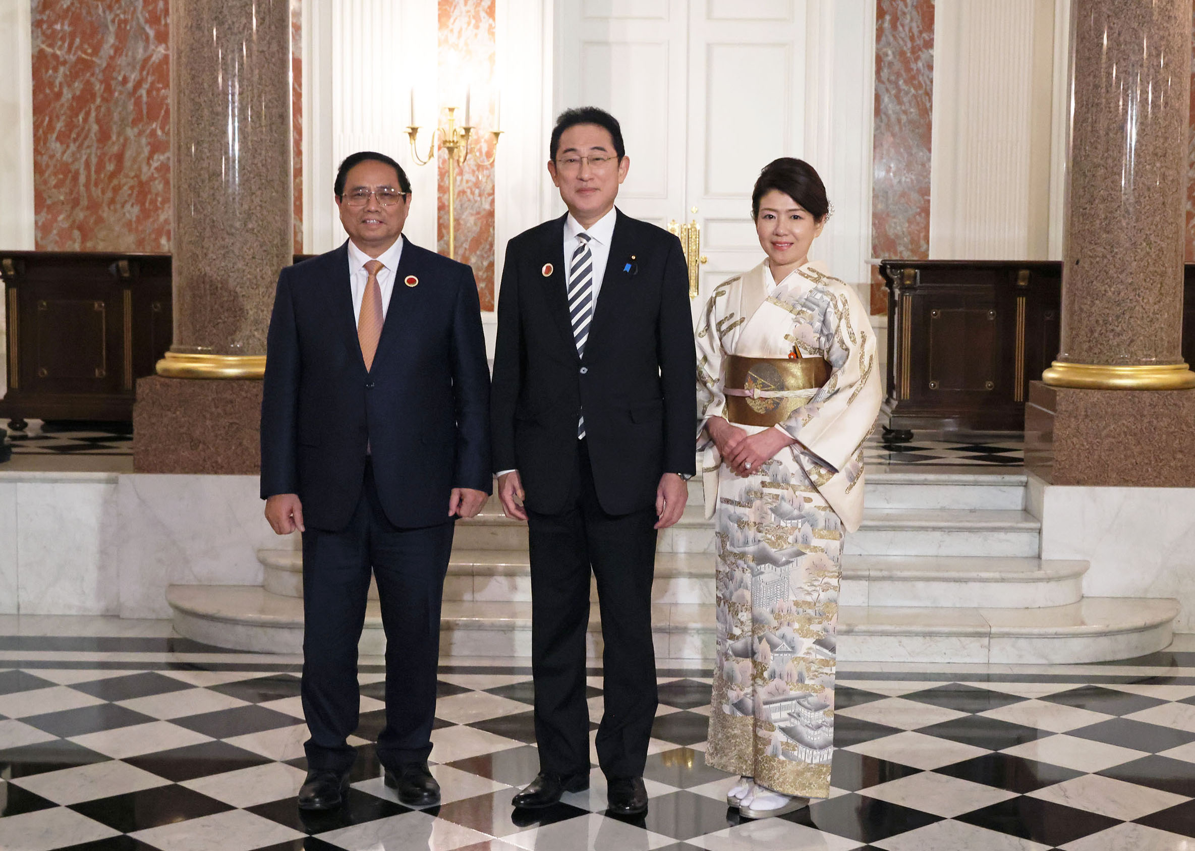 チン・ベトナム社会主義共和国首相を出迎える岸田総理