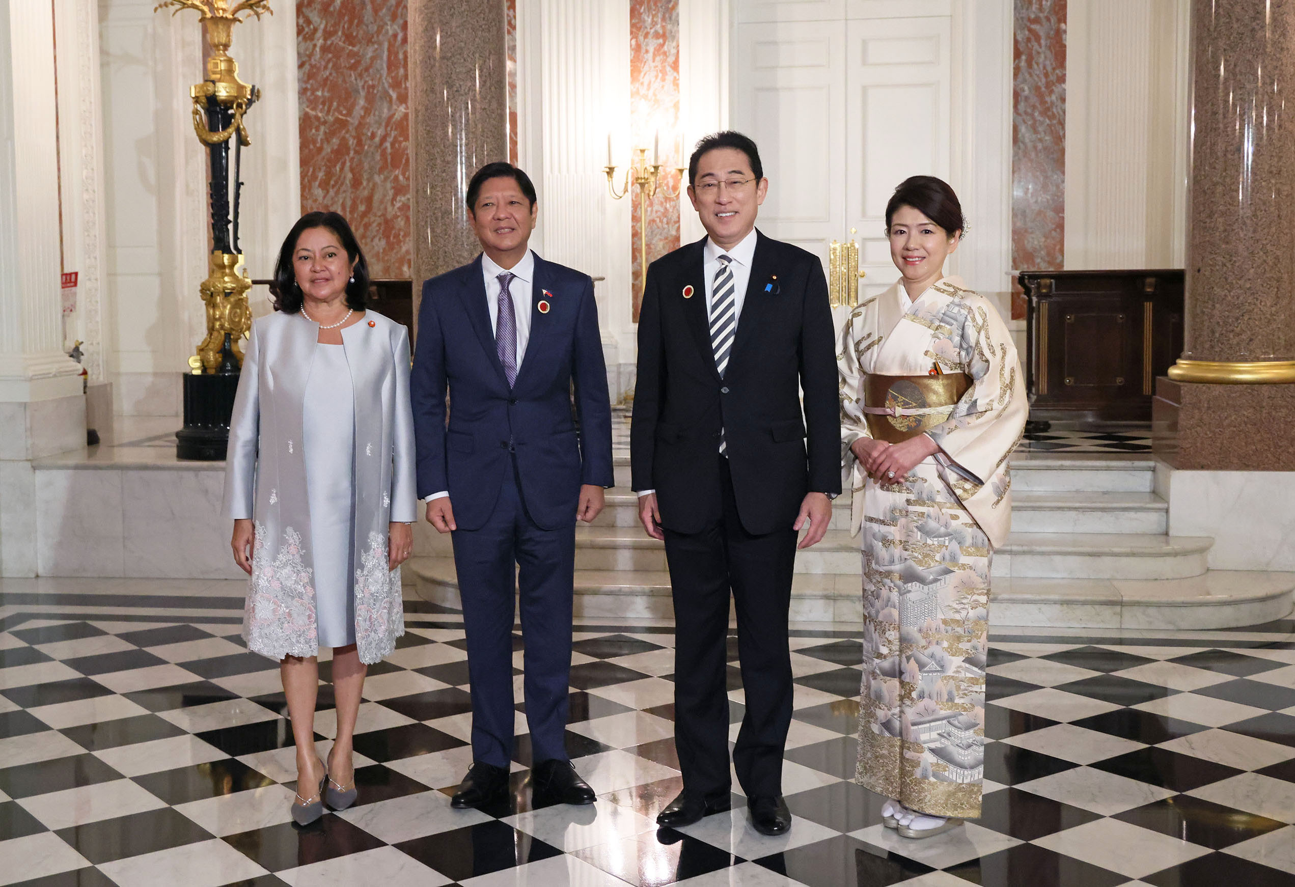 マルコス・フィリピン共和国大統領夫妻を出迎える岸田総理