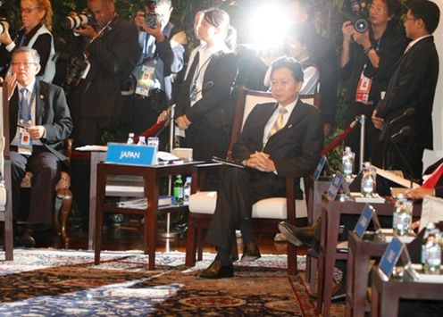 首脳リトリートⅡに出席する鳩山総理の写真１（代表撮影）