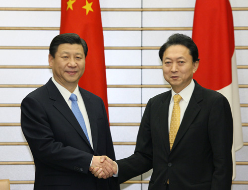 習近平中国国家副主席と握手する鳩山総理の写真