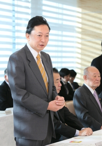 会談であいさつする鳩山総理の写真１