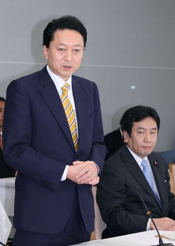 行政刷新会議で挨拶をする鳩山総理の写真２
