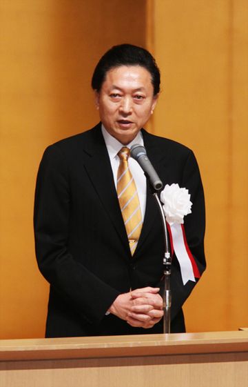 開講式で訓示する鳩山総理の写真２