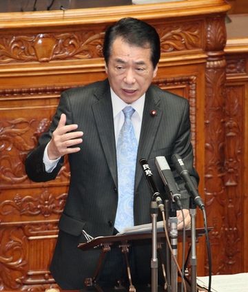 参議院本会議で答弁する菅総理の写真２