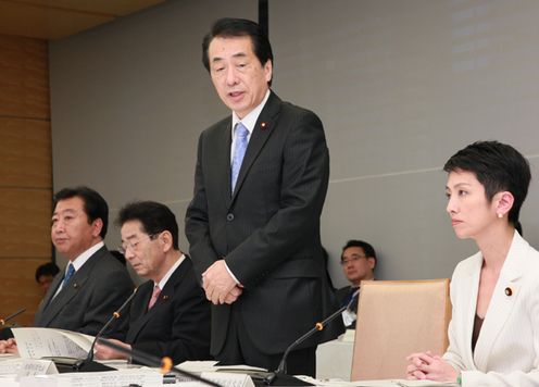 行政刷新会議であいさつする菅総理の写真２