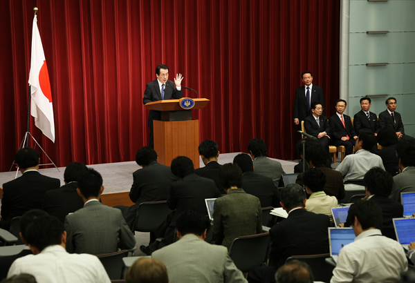 記者会見を行う菅総理の写真３