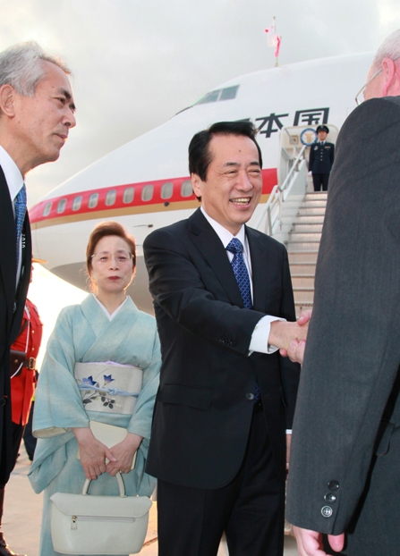 Ｇ８サミット出席のためカナダ・トロントに到着した菅総理の写真
