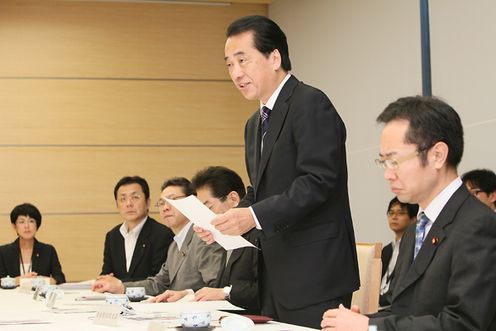 ＨＴＬＶ（ヒトＴ細胞白血病ウイルス）関連患者団体と面談する菅総理の写真３