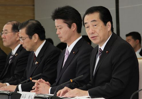 新成長戦略実現会議であいさつする菅総理の写真２