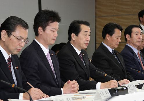 新成長戦略実現会議であいさつする菅総理の写真３