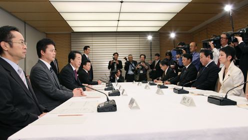 予算編成に関する閣僚委員会であいさつ菅総理の写真３