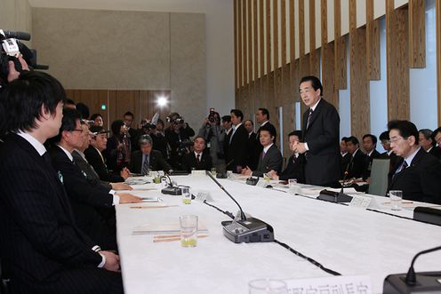 地域主権戦略会議であいさつする菅総理３