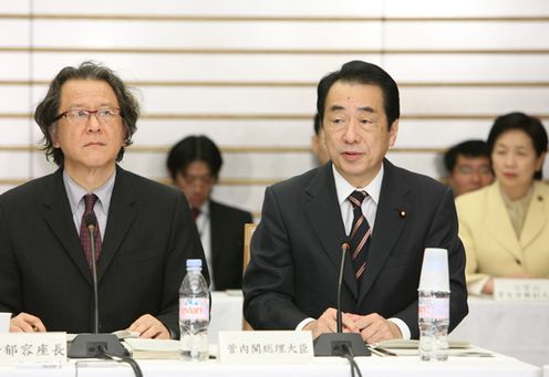 「新しい公共」推進会議であいさつする菅総理1