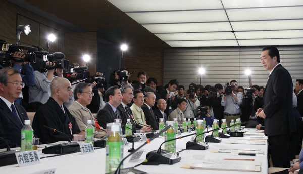 東日本大震災復興構想会議であいさつする菅総理２