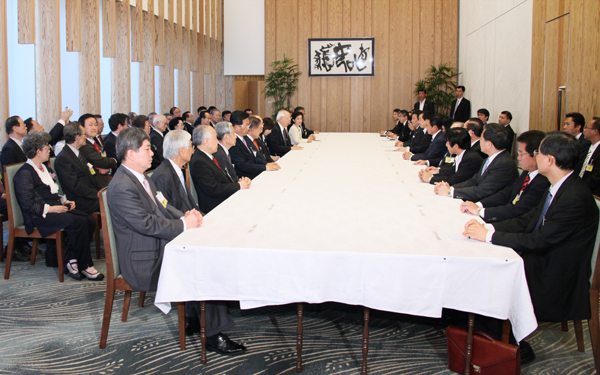 日韓・韓日協力委員会の表敬を受ける菅総理３