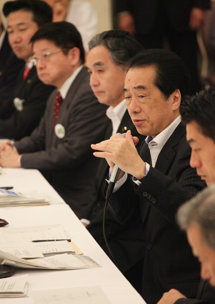 原子力災害からの福島復興再生会議で発言する菅総理３