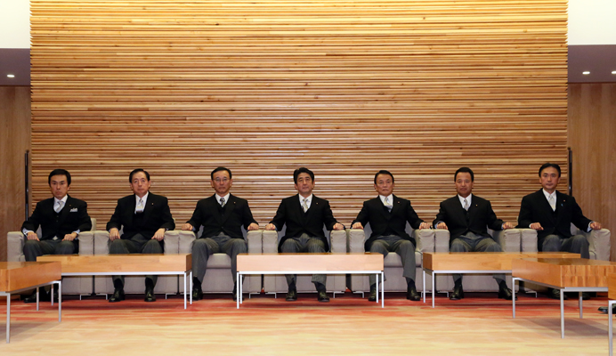 第二次安倍内阁成立了。