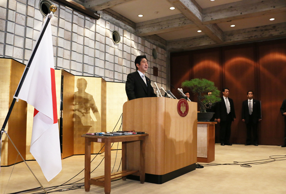 安倍总理举行了新年记者招待会。