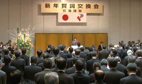 安倍总理出席了在东京都内举行的石油联盟新年贺词交流会。