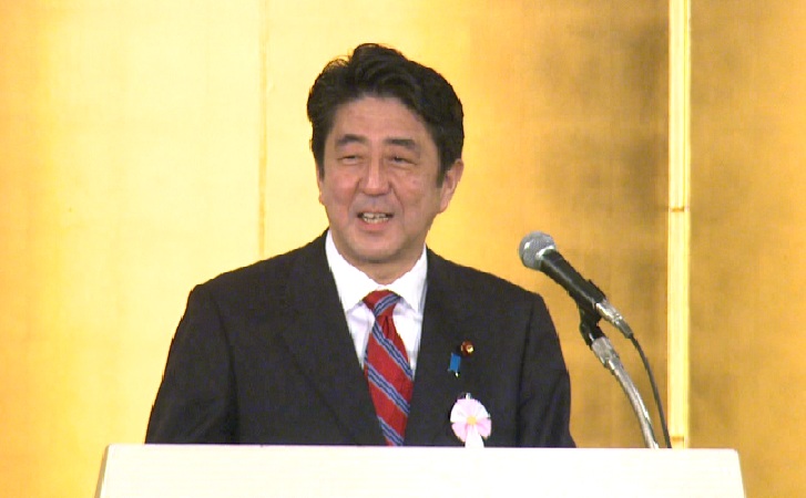 安倍总理出席了在东京都内举行的日本生产性本部新年互礼会。