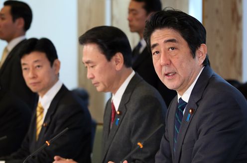 安倍总理在总理大臣官邸出席了第一次政府、执政党和在野党绑架问题对策机构联络协议会。