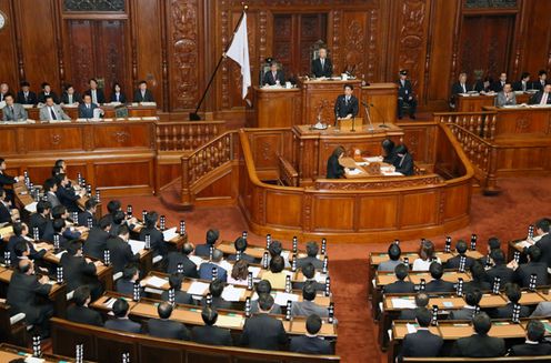 安倍总理出席了众议院全体会议。