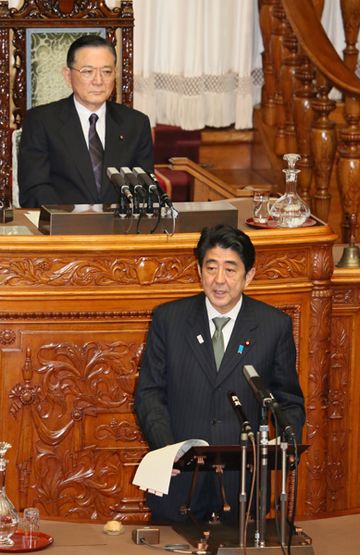 安倍总理出席了参议院全体会议。