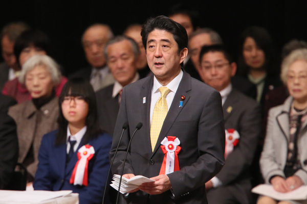 安倍总理出席了在东京都内召开的2013年北方领土返还要求全国大会。