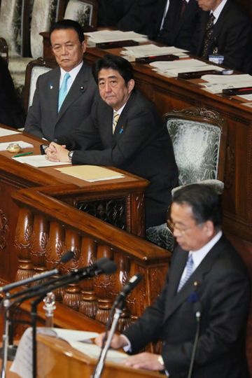 安倍总理出席了众议院预算委员会及众议院全体会议。