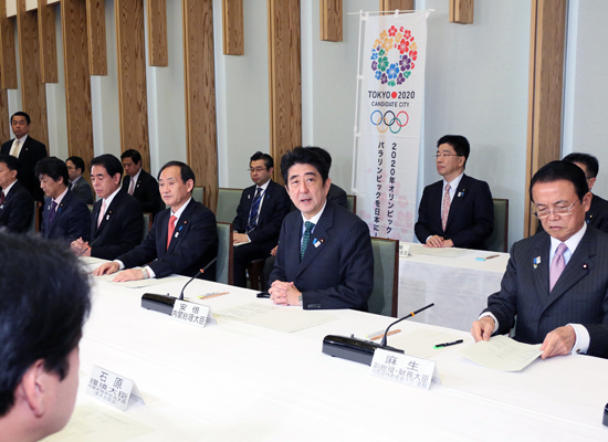安倍总理在总理大臣官邸召开了有关东京申办第32届奥运会及第16届残奥会的阁僚会议。