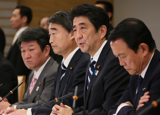 安倍总理在总理大臣官邸召开了第7次复兴推进会议及第29次原子能灾害对策本部联席会议。