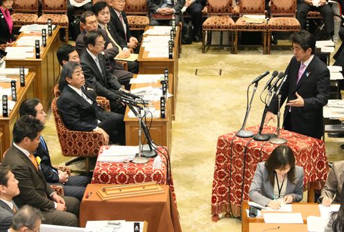 安倍总理出席了众议院预算委员会。