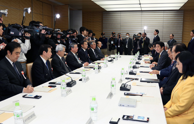安倍总理在总理大臣官邸召开了第二次有关设立国家安全保障会议的有识之士会议。