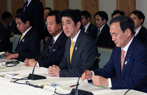 安倍总理在总理大臣官邸出席了第一次经协基础设施战略会议。