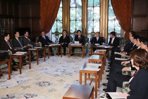 安倍总理在国会内召开了第25次地球温暖化对策推进本部会议。