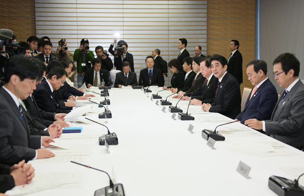 安倍总理在总理大臣官邸召开了观光立国推进阁僚会议。