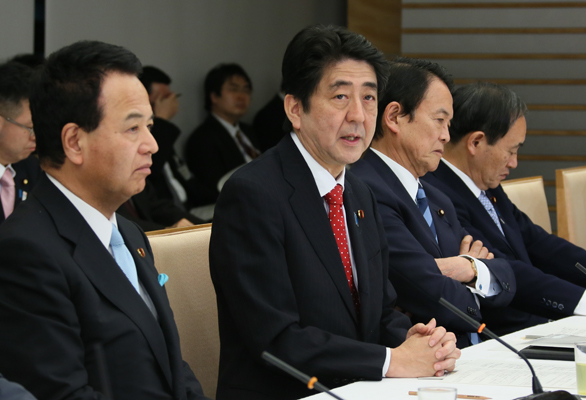 安倍总理在总理大臣官邸召开了第五次产业竞争力会议。