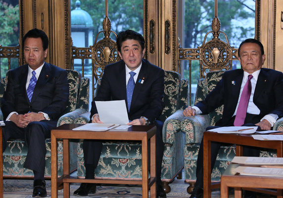 安倍总理在国会内召开了第六次日本经济再生本部会议。