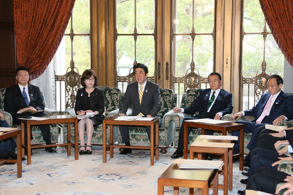 安倍总理在国会内召开了第二次行政改革推进本部会议。