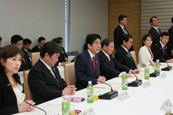 安倍总理在总理大臣官邸召开了与经济界的意见交换会。