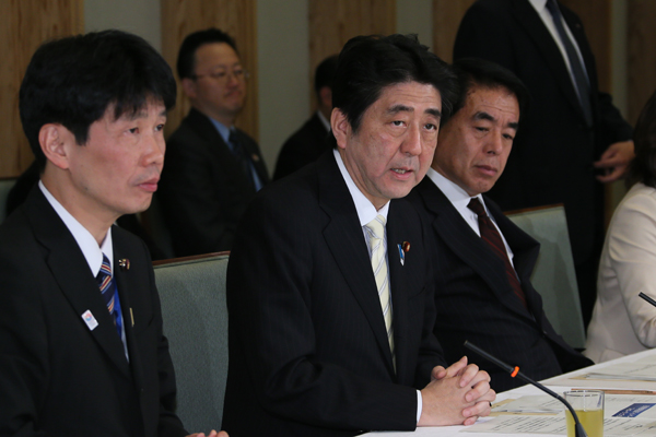 安倍总理在总理大臣官邸召开了2013年第四次(总计第110次)综合科学技术会议。