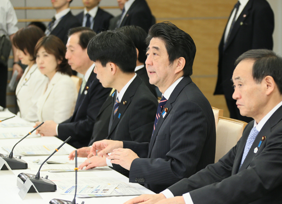 安倍总理在总理大臣官邸召开了2013年第一次（总计第10次）综合海洋政策本部会议。