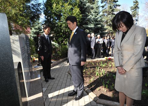 安倍总理在对俄罗斯及中东的访问行程中访问了俄罗斯。