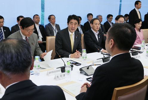 安倍总理在总理大臣官邸召开了第五次“有关设立国家安全保障会议的有识之士会议”。