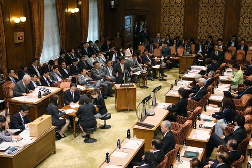 安倍总理出席了参议院预算委员会、参议院全体会议、众议院全体会议。