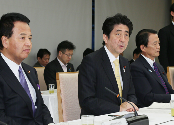 安倍总理在总理大臣官邸召开了第十一次经济财政咨询会议。