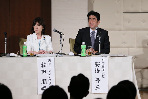 安倍总理访问了佐贺县及福冈县。