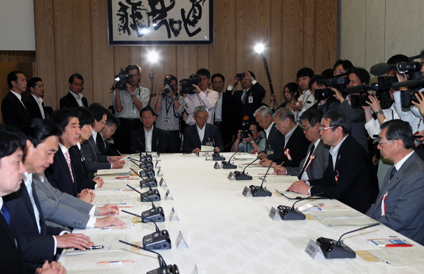 安倍总理出席了2013年第三次（总计第三十四次）信息安全政策会议。