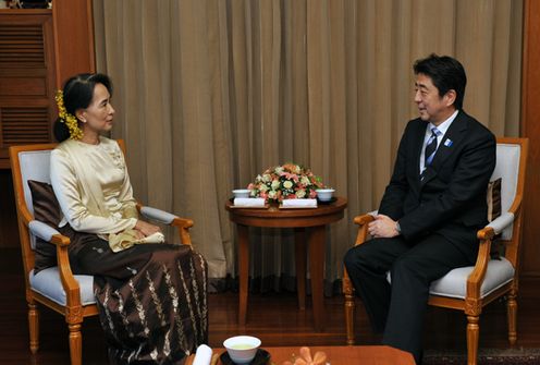 安倍总理访问了缅甸联邦共和国。