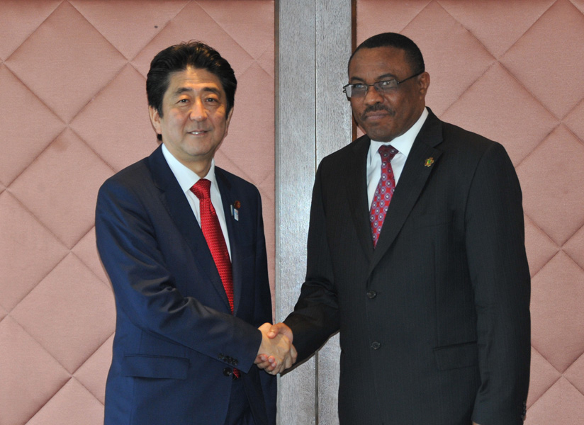 安倍总理为出席第五届非洲开发会议（TICAD V）访问了横滨市。